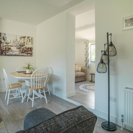 Stunning Modern Apartment In The Cotswolds Chalford Exterior foto
